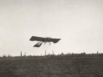 Historic photo of Sarić flying in 1910