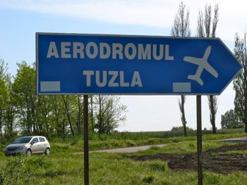 After that we had to follow the sign to the airport!